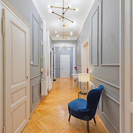 Colorful Wenceslas Square Apartment Prague Exterior photo