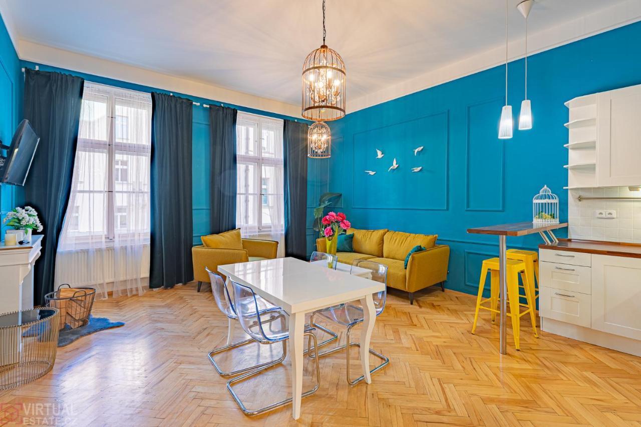 Colorful Wenceslas Square Apartment Prague Exterior photo